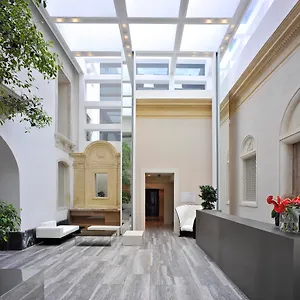 4* Ξενοδοχείο House